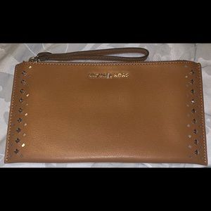 Brand New Michael Kors clutch. Never Used. Please feel free to make an offer.